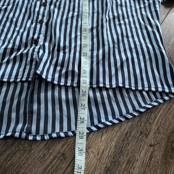 2/40$URBAN outfitters xs long sleeve bottom down shirr stripe - Picture 5 of 5